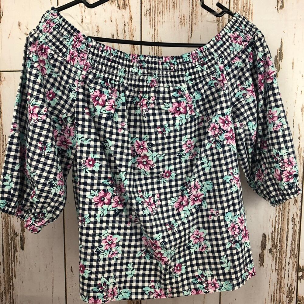 NWT, No Comment off the shoulder, Size Medium. Plaid floral